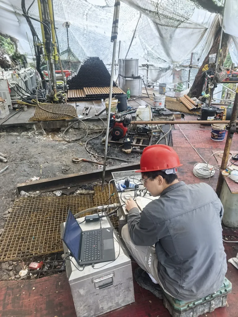 测试人员现场进行压力控制与数据采集